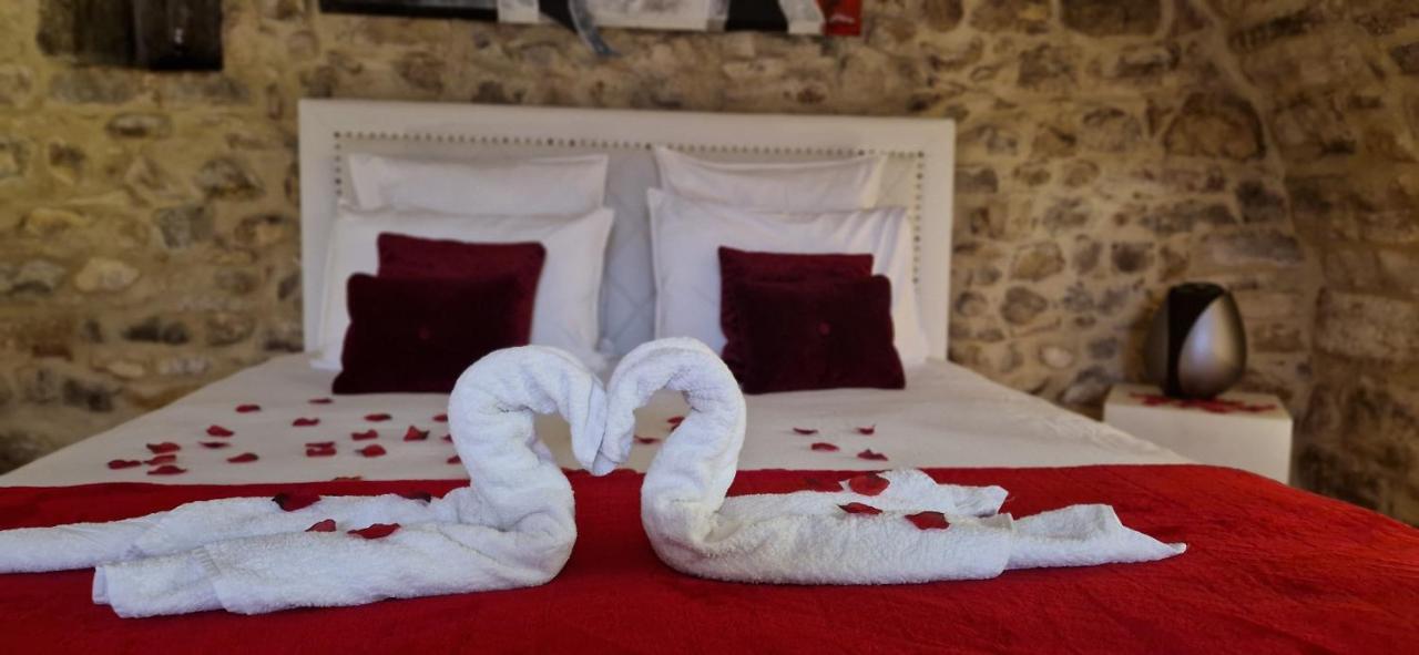 Chambre D'Hote Romantique Avec Spa Privatif Domaine Les Nuits Envoutees - Vezenobres Ngoại thất bức ảnh